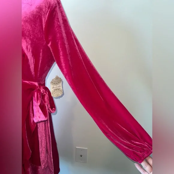 NWT Altar'd State Fuchsia Velvet Long Sleeve Faux Wrap Dress Size Large - Picture 4 of 9